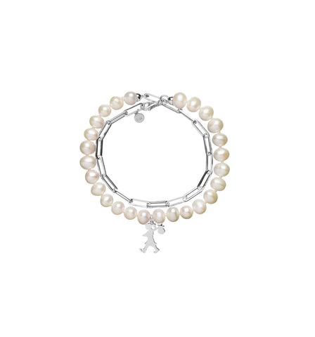 Karen Walker - Girl with the Pearls and Chain Bracelet